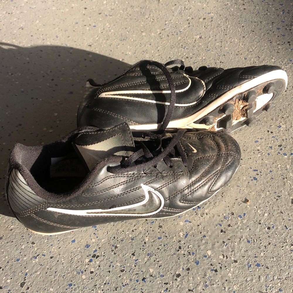 Nike soccer cleats KIDS